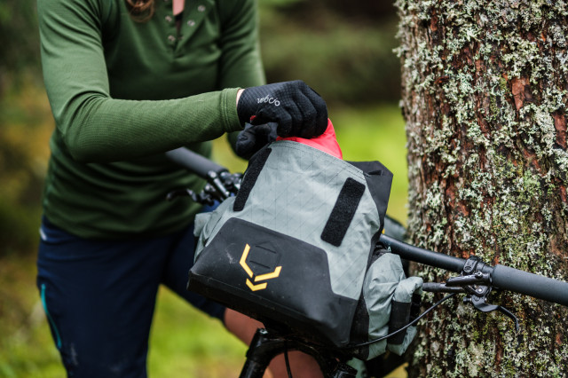 2021 apidura backcountry handlebar bag .jpg