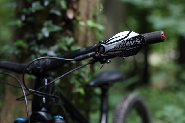 2021 avs handguard left.jpg