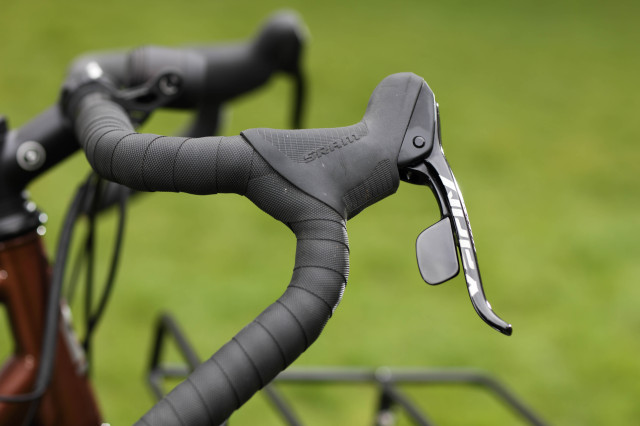 2021 bombtrack beyond 2 brake lever 2.jpg
