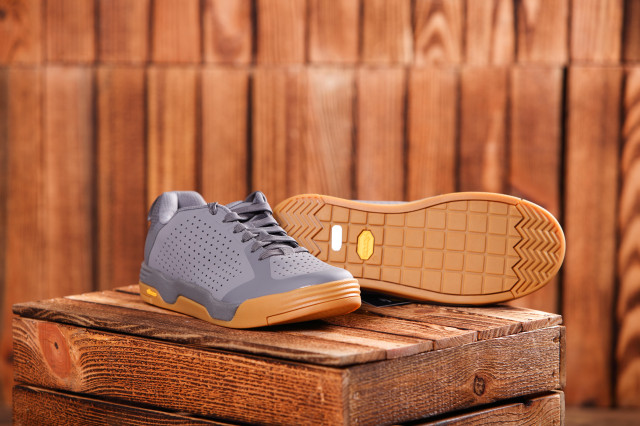 2021 bontrager flatline shoes 5ct.jpg