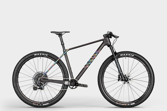 2021 canyon exceed cfr hero.jpg