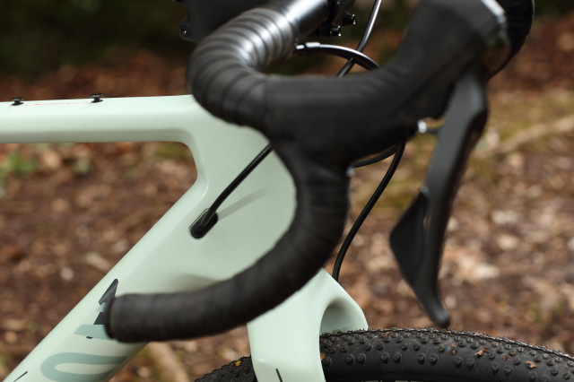 2021 canyon grizl frame routing.jpg