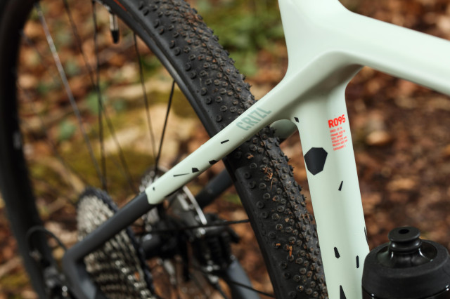 2021 canyon grizl seat stay logo.jpg