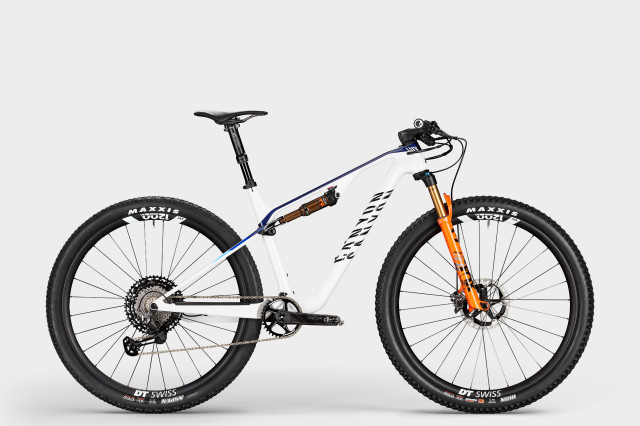 2021 canyon lux-cf-slx-9-team_2650_wh-bu_P5.jpg