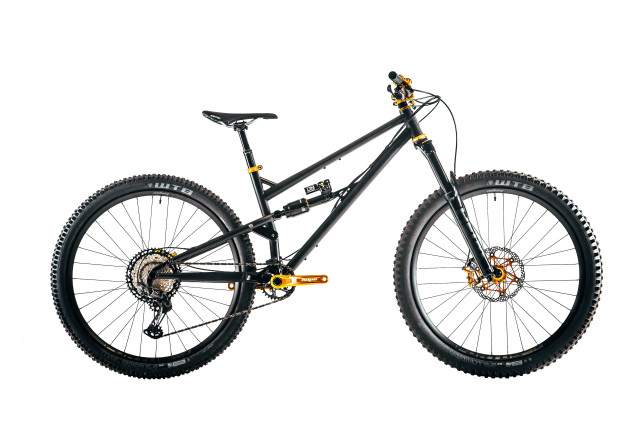 2021 cotic jeht gritstone hero studio.jpg