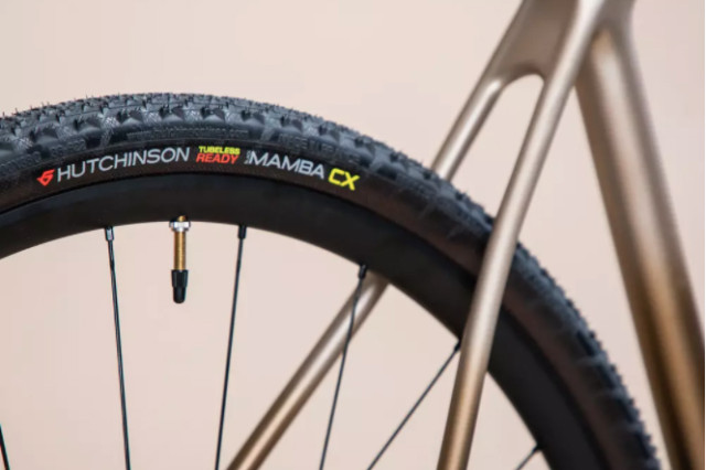 2021 decathalon edr cf grx rear tyre.jpg