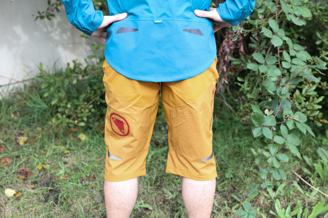 2021 endura mt500 waterproof short II rear.jpg