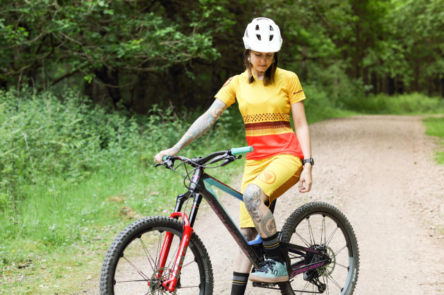 2021 endura singletrack W short on bike 1.jpg