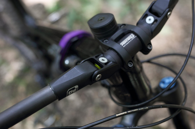 2021 fasst co flexx carbon enduro handlebar elastomer detail.jpg