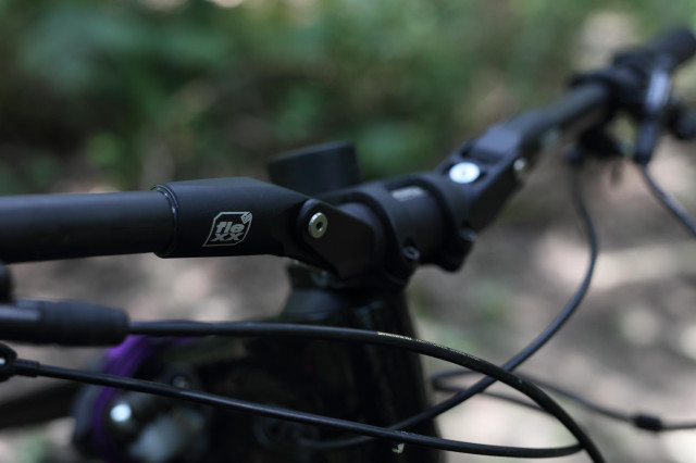 2021 fasst co flexx carbon enduro handlebar middle.jpg