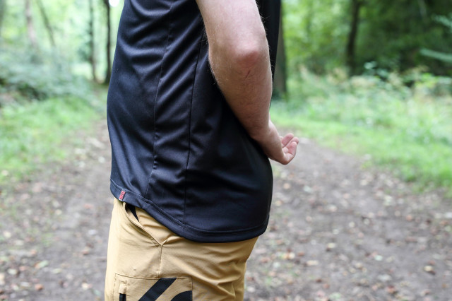 2021 five ten bike trailx tshirt drop hem.jpg