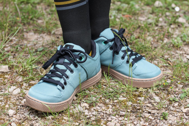 2021 fiveten freerider primeblue W on.jpg