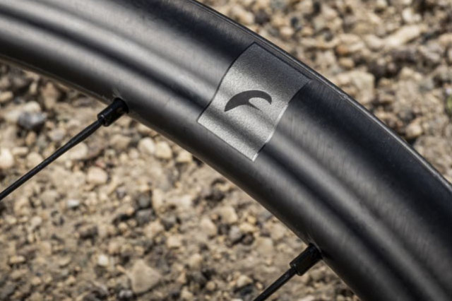 2021 fulcrum rapid red carbon close logo.jpg