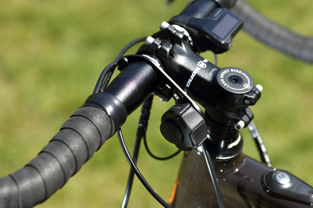 2021 kona libre el controls close.jpg
