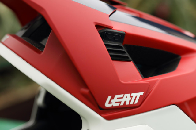 2021 leatt mtb 4.0 enduro glasses gripper.jpg