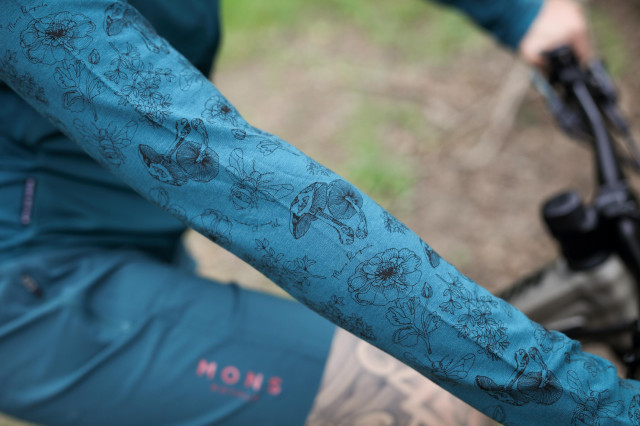 2021 mons royal redwood wind jersey arm detail.jpg