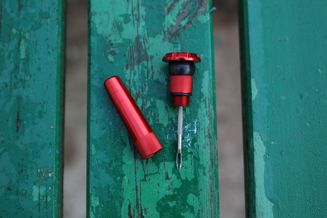 2021 muc off stealth tubeless puncture plug reamer:plug.jpg