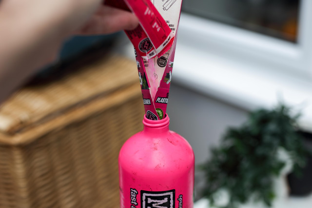 2021 muc-off bottle for life bundle powder pouring.jpg