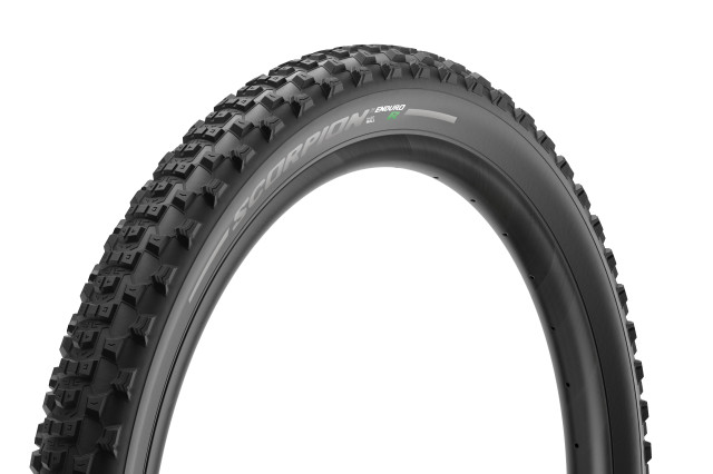 2021 pirelli Scorpion Enduro - R - HardWALL - product half copy.png