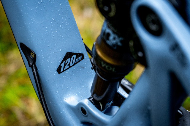 2021 pivot trail 429 lower link.jpg