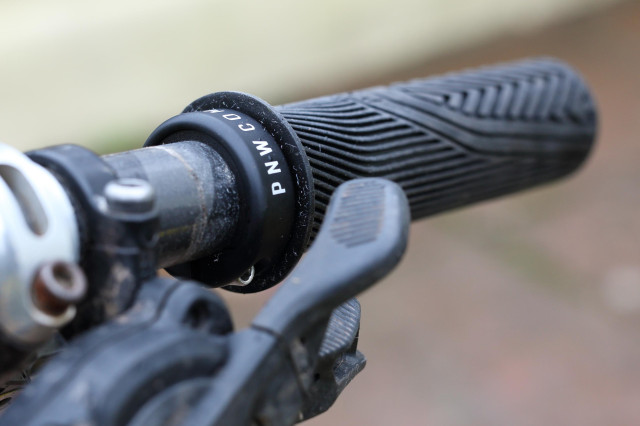 2021 pnw loam grips collar.jpg