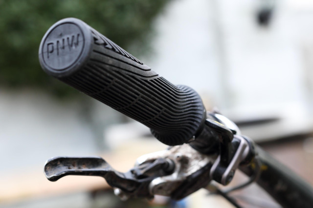 2021 pnw loam grips underside.jpg