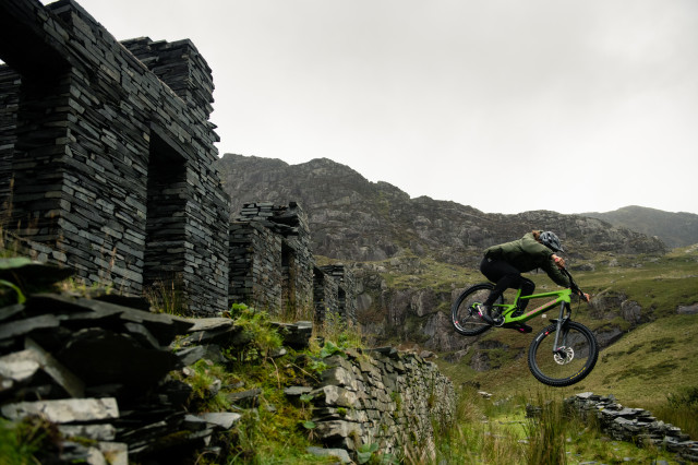 2021 santa cruz nomad jump.jpg