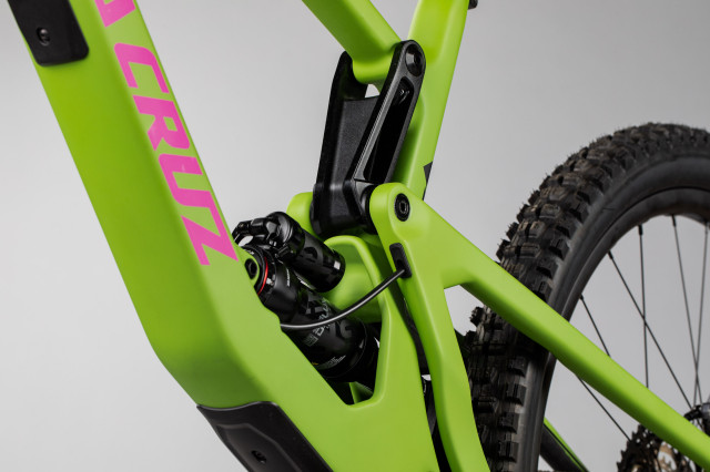 2021 santa cruz nomad low link.jpg
