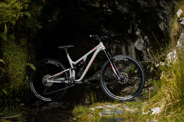 2021 saracen ariel 30 hero.jpg