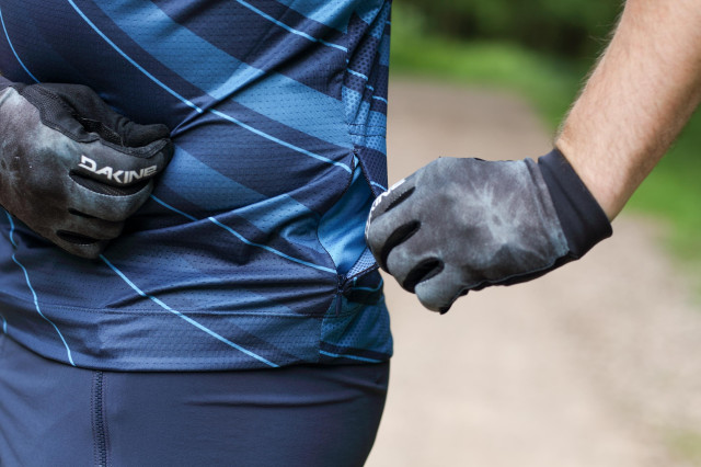 2021 scott trail vertic jersey hidden pocket.jpg