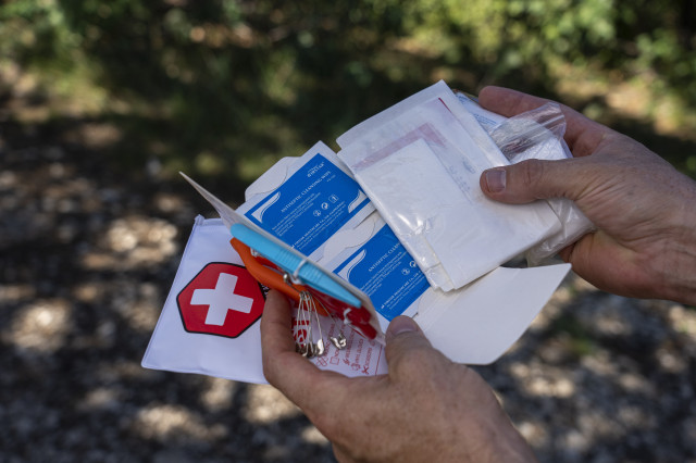 2021 sendhit mtb first aid kit contents + bag.jpg