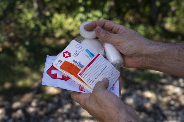 2021 sendhit mtb first aid kit contents 2.jpg
