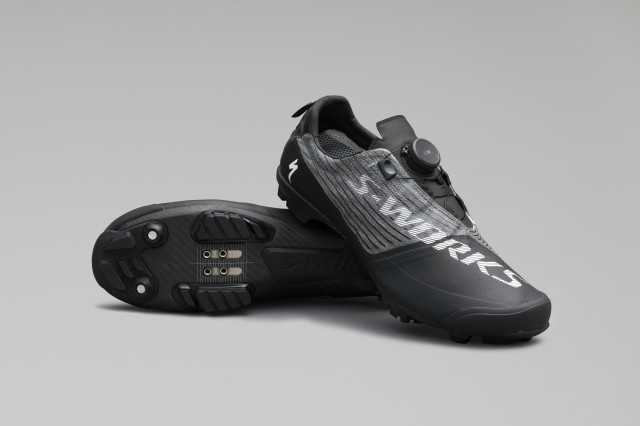 2021 specialized ExosEvo_Studio_Pair.jpg
