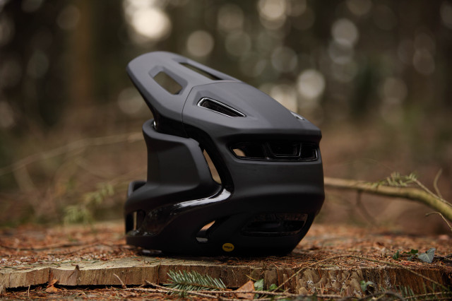 2021 specialized Gambit rear 3q.jpg