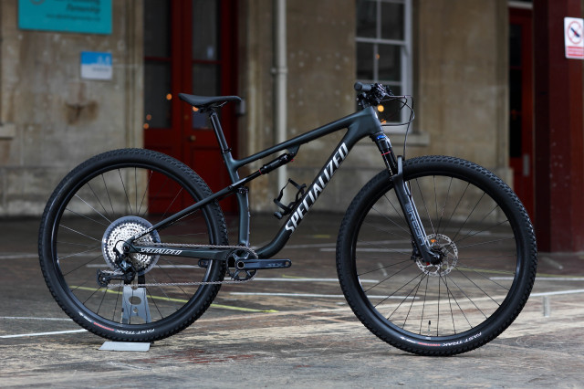2021 specialized epic comp first look straight.jpg