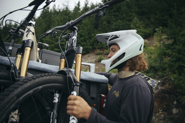 2021 specialized gambit side.jpg