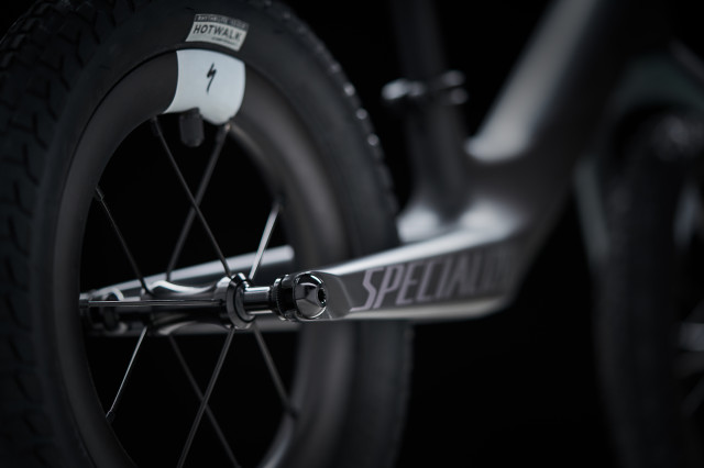 2021 specialized hotwalk rear 2.jpg