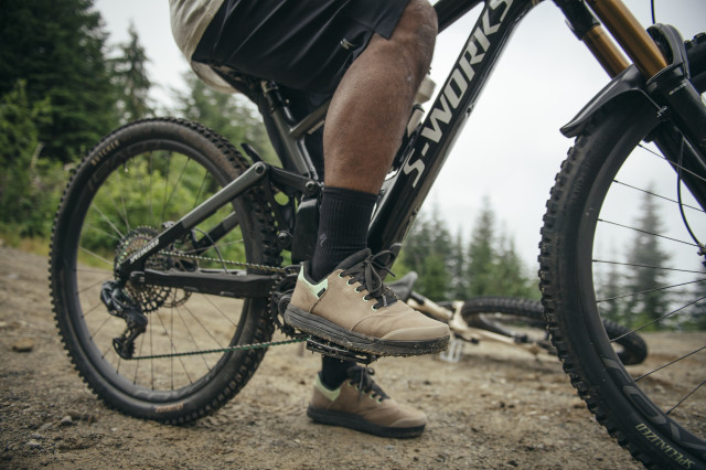 2021 specialized roost 2fo canvas 1.jpg