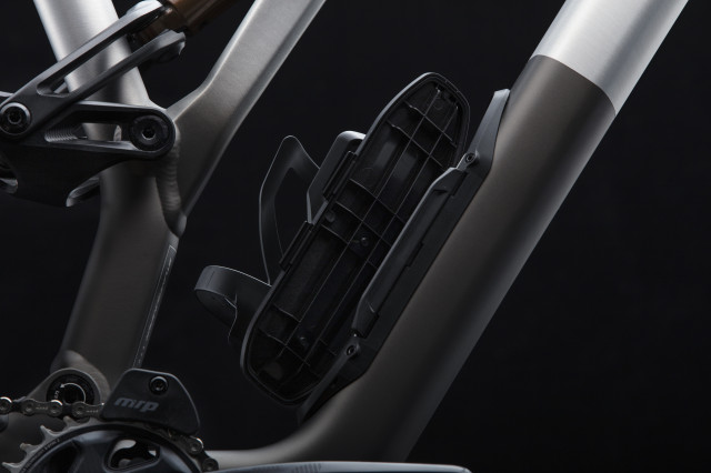 2021 specialized stumpjumper evo alloy SWAT storage.jpg