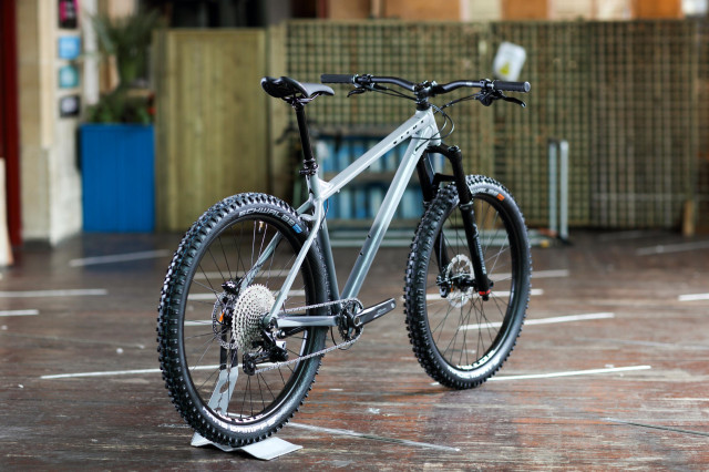 2021 vitus sentier 27 vr 3q rear.jpg