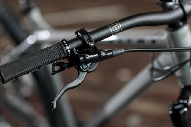 2021 vitus sentier 27 vr brake lever.jpg