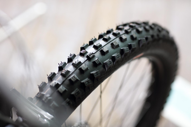 2021 vitus sentier 27 vr front tyre.jpg