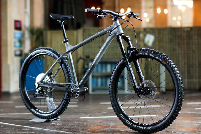 2021 vitus sentier 27 vr hero 3q.jpg