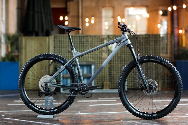 2021 vitus sentier 27 vr hero straight.jpg