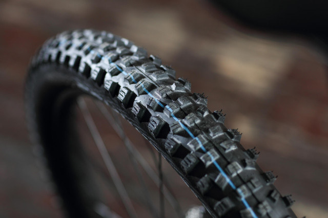 2021 vitus sentier 27 vr rear tyre.jpg
