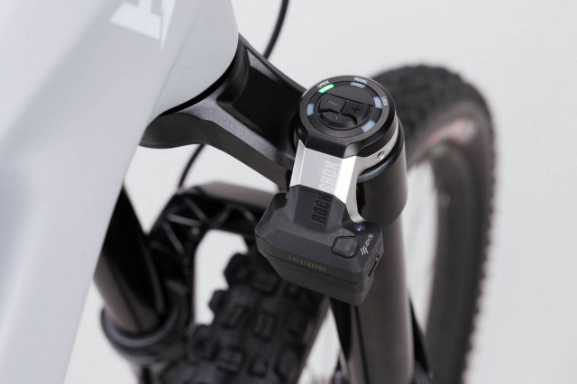 2021 yt industries capra uncaged 6 FA fork.jpg