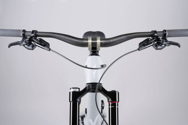 2021 yt industries capra uncaged 6 cockpit.jpg