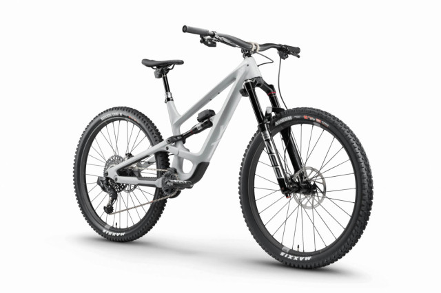 2021 yt industries capra uncaged 6 hero.jpg