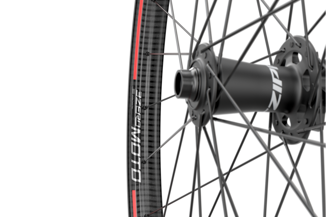 2021 zipp 3zero motor rim detail.png