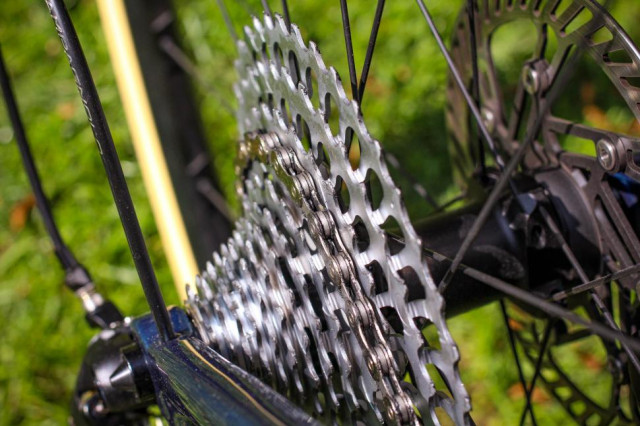 2021-campagnolo-ekar-13-speed-gravel-groupset-cassette-1.jpg